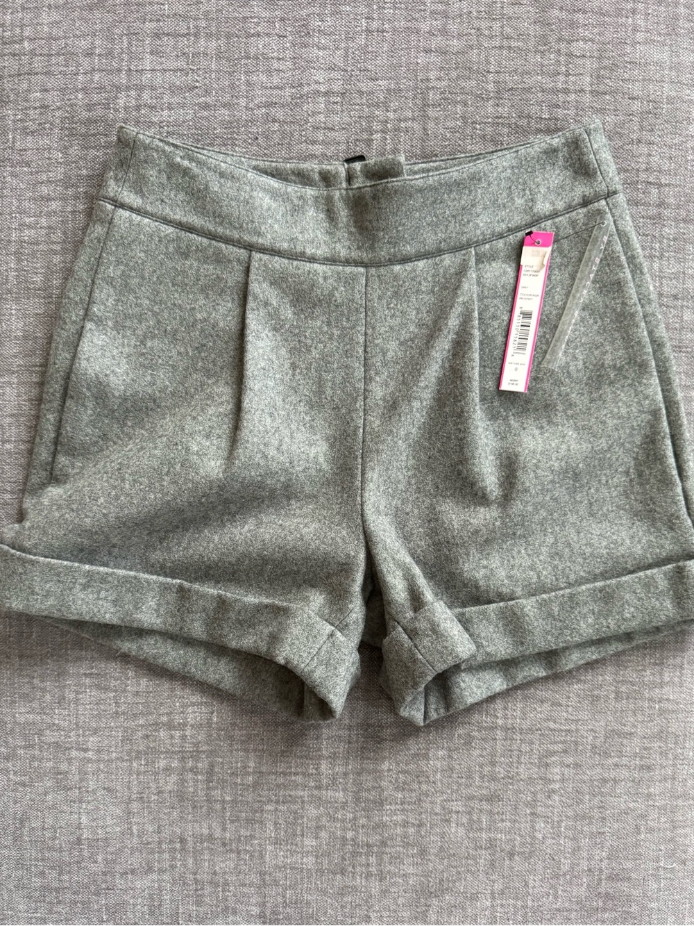 Alice + Olivia Gray Wool Tailored Cuffed Women’s Shorts NWT